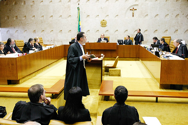Advogado Lus Roberto Barroso defende no plenrio do Supremo o italiano Cesare Battisti no processo sobre extradio
