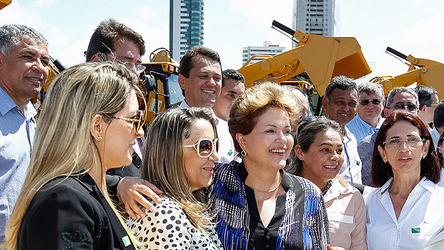 Dilma posa para fotos durante evento em Natal, no Rio Grande do Norte