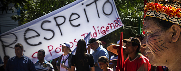 Indígenas e sem-terra durante protesto anteontemem Campo Grande pela ocupação das terras por índios terenas
