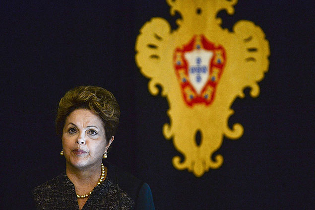A presidente da República Dilma Rousseff em Portugal; ela cancelou uma viagem que faria ao Japão por causa dos protestos