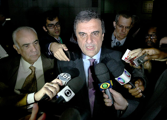 Ministro Jos Eduardo Cardozo(Justia) provocou a oposio ao dizer que se fosse oposicionista tambm torceria por queda de popularidade de Dilma