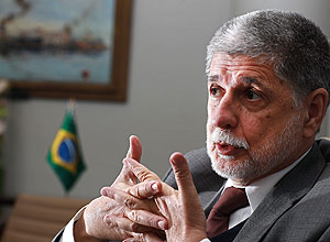 Defense Minister Celso Amorim suspects that he may have been the target of wiretapping in the past