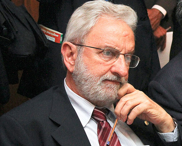 O deputado federal Ivan Valente (PSOL), na Cmara, em Braslia