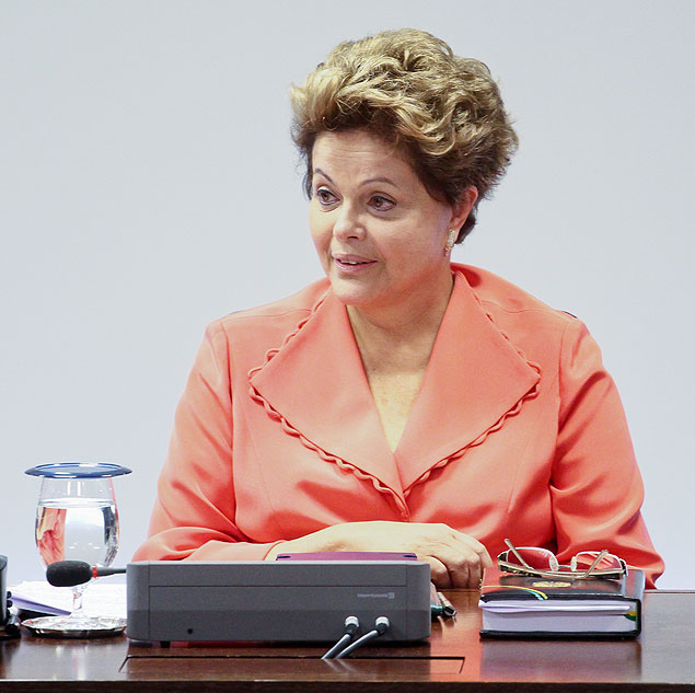 Presidente Dilma Rousseff participa de reunião com líderes de centrais sindicais ontem, no Planalto