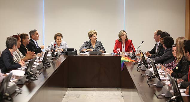 Presidente Dilma Rousseff recebe representantes do movimento LGBT, acompanhada pelas ministras Eleonora Menicucci (Políticas para as Mulheres) e Maria do Rosário (Direitos Humanos) e pelo ministro Gilberto Carvalho ((Secretaria-Geral da Presidência)