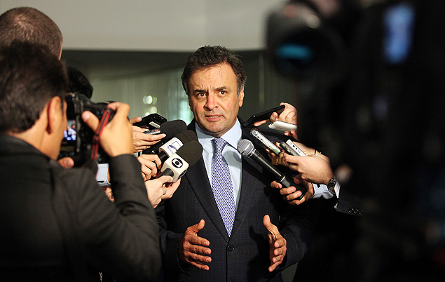 Acio Neves (PSDB-MG) concedeu entrevista nesta tera-feira (02)e falou sobre a proposta de plebiscito do governo