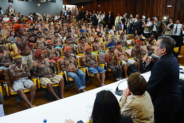Carvalho com mundurucus no Palácio do Planalto, dia 4, após desocupação de Belo Monte