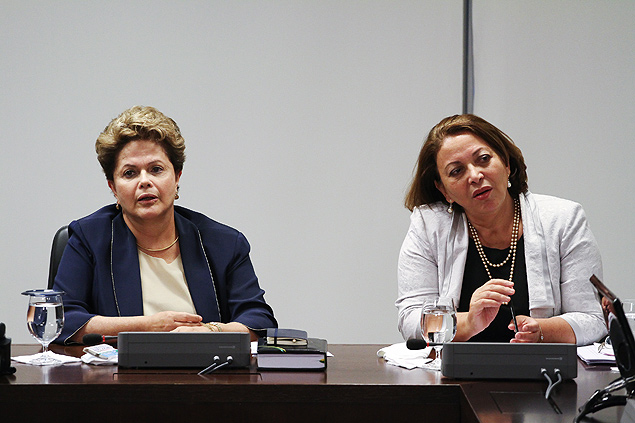 A presidente Dilma Rousseff e a ministra das Relaes Institucionais, Ideli Salvatti, em reunio no Palcio do Planalto