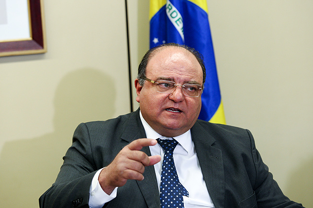 Líder do governo na Câmara dos Deputados, Cândido Vaccarezza, vai conversar com o presidente do PT, Rui Falcão, sobre reforma política