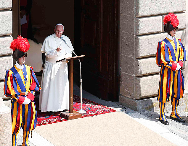 O papa Francisco durante a celebrao do Angelus ontem, quando pediu orao para a Jornada