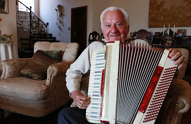 Nelson Biasoli, 82, criador do grito de guerra "Sou brasileiro / Com muito orgulho / Com muito amor"