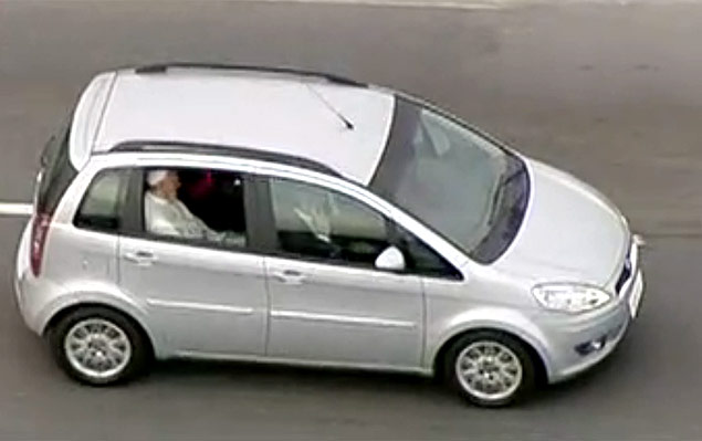 Papa segue em carro fechado para a Catedral Metropolitana, no Centro do Rio de Janeiro