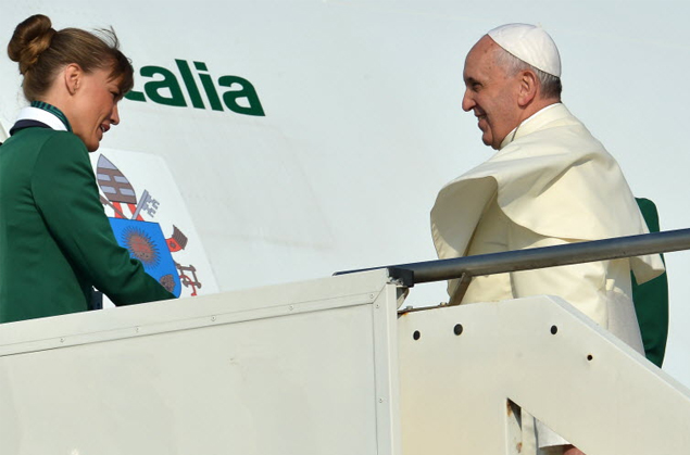 Papa Francisco embarca em voo para o Rio de Janeiro para a Jornada Mundial de Juventude 