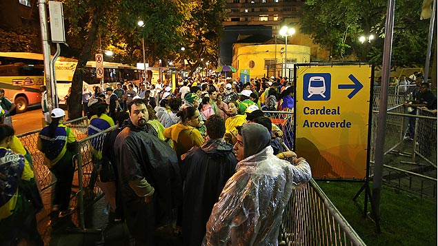 Queda de energia na estao Glria do metr causa caos nos transportes na cidade no dia da abertura da Jornada Mundial da Juventude