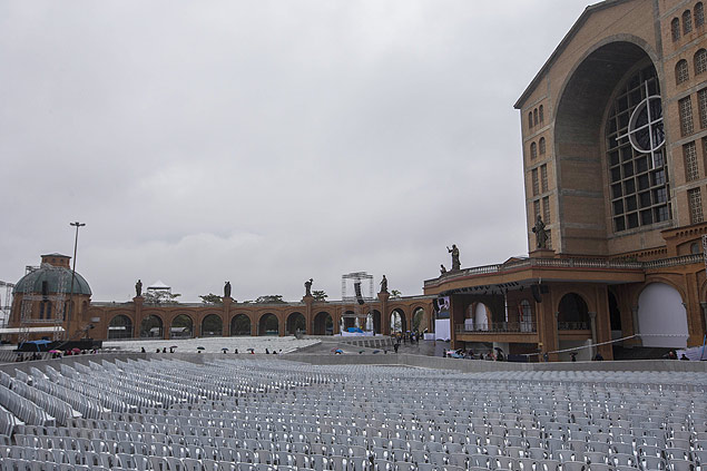 Preparativos na basílica de Aparecida para a visita do Papa Francisco