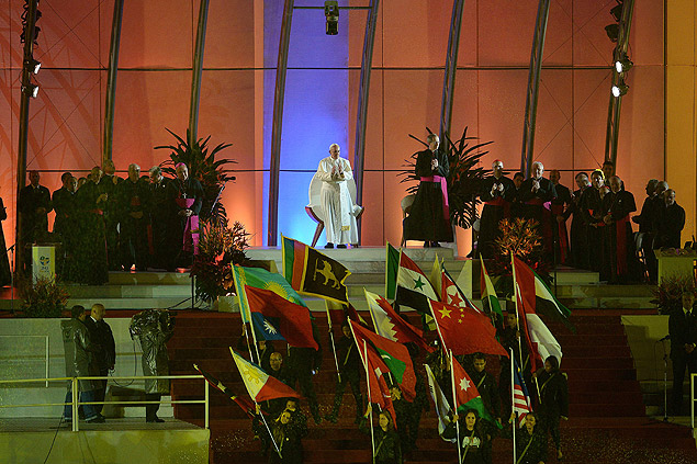 O papa Francisco no palco da cerimônia da Acolhida, em Copacabana