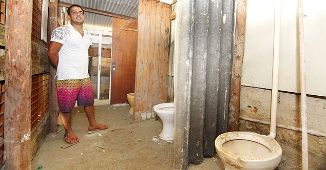 Rodrigo Silva, construiu banheiros para peregrinos da Jornada em Guaratiba e perdeu R$ 10 mil sem Francisco