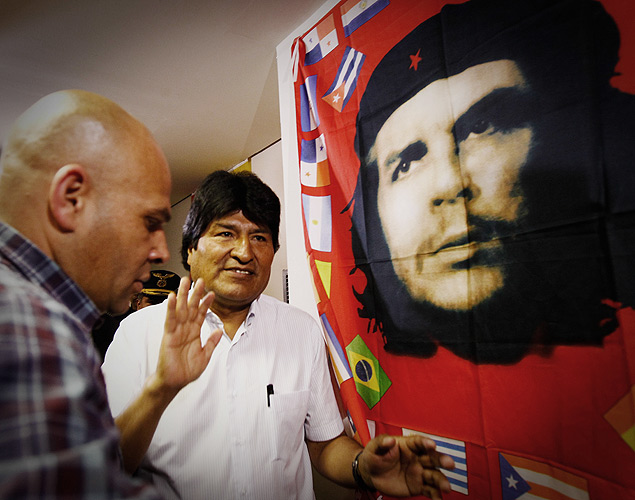 O presidente da Bolvia, Evo Morales (centro), em reunio do Foro de SP