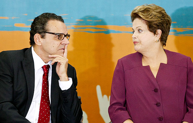 O presidente da Câmara, Henrique Eduardo Alves (PMDB-RN), e a presidente Dilma Rousseff em solenidade no Planalto