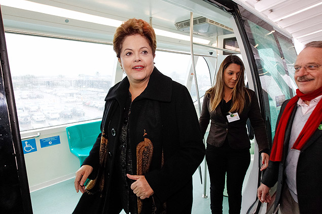 Presidente Dilma Rousseff participa de lanamento de 'aeromvel' em Porto Alegre (RS)