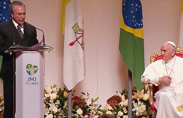 Programa do PMDB mostra saudao do vice-presidente Michel Temer ao papa Francisco durante visita do pontfice ao pas