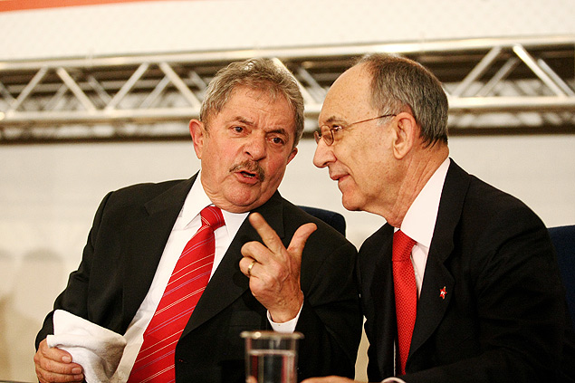 Luiz Inácio Lula da Silva e o presidente do PT, Rui Falcão; partido faz nesta segunda primeiro debate para sucessão interna