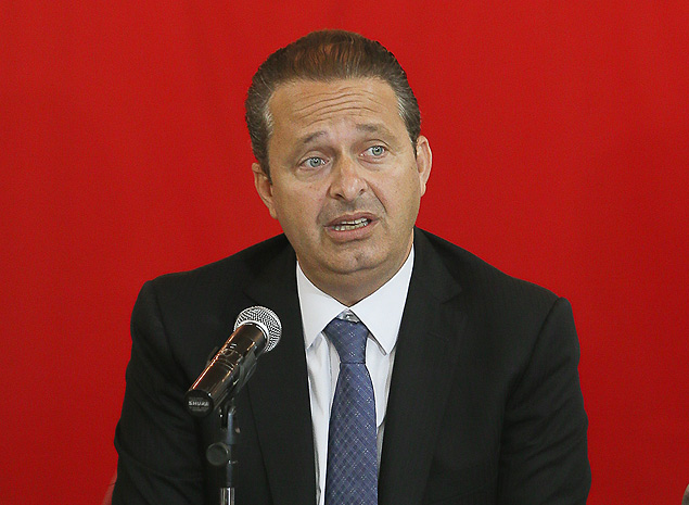 O governador de Pernambuco Eduardo Campos; ele disse que cabe ao PT decidir se desembarca de administrações do PSB