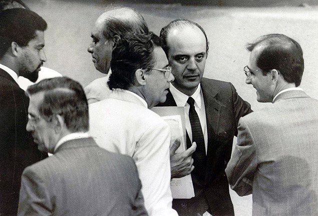 Serra conversa com Fernando Henrique Cardoso (esq.) e Geraldo Alckmin na Constituinte 
