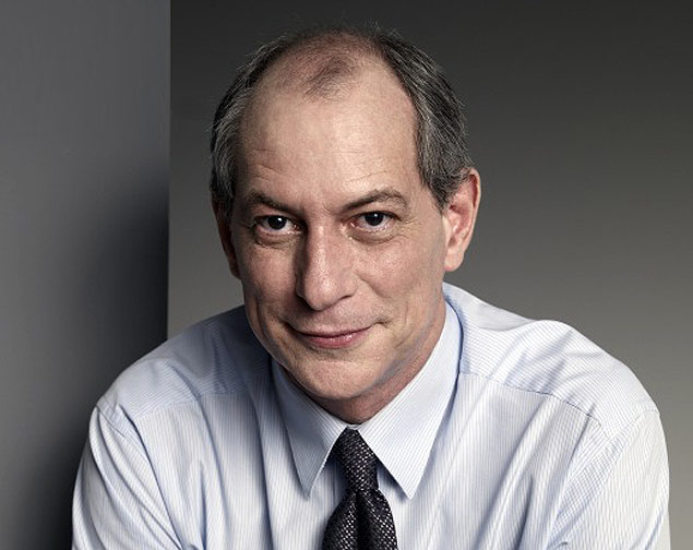 Procuradoria decide investigar Ciro Gomes por improbidade