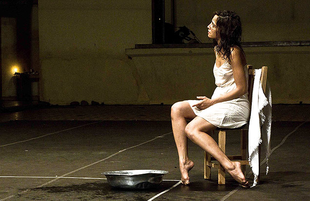 A atriz Camila Pitanga em ensaio aberto da peça "O Duelo"