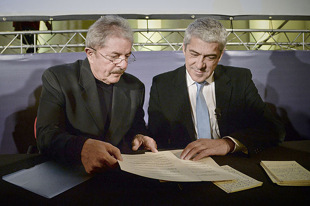 O ex-presidente Lula e o ex-primeiro-ministro de Portugal Jos Scrates durante lanamento de livro em Lisboa