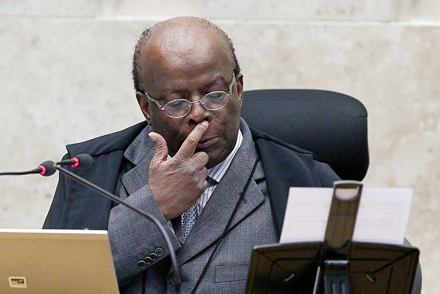 The court's president, Joaquim Barbosa, urged the immediate arrest of 21 of the 25 convicts of the mensalo scandal