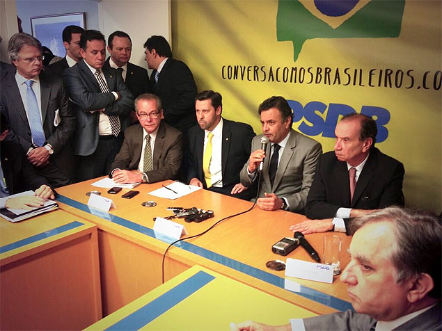 Presidente do PSDB Acio Neves e lderes do partido concedem entrevista sobre a atuao da Cade e do Ministrio da Justia na investigao do caso Siemens