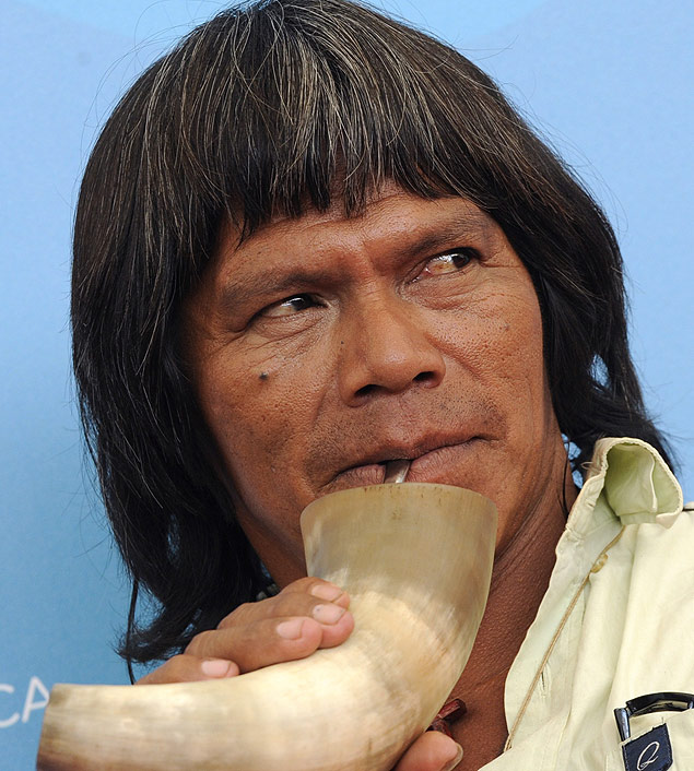 Líder dos índios guarani-caiová de MS Ambrosio Vilhalva na divulgação do filme "Terra Vermelha", em 2008 