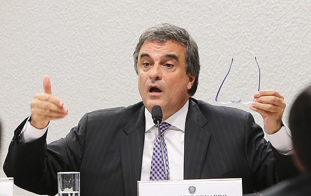 Ministro da Justia, Jos Eduardo Cardozo, durante audincia pblica da Comisso de Constiuio e Justia do Senado