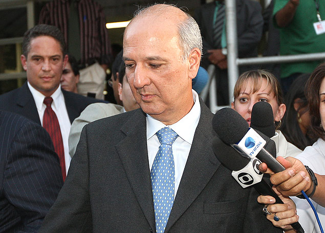 O ex-governador do Distrito Federal, Jos Roberto Arruda  condenado a pagar R$ 1,1 mi por mensalo do DEM