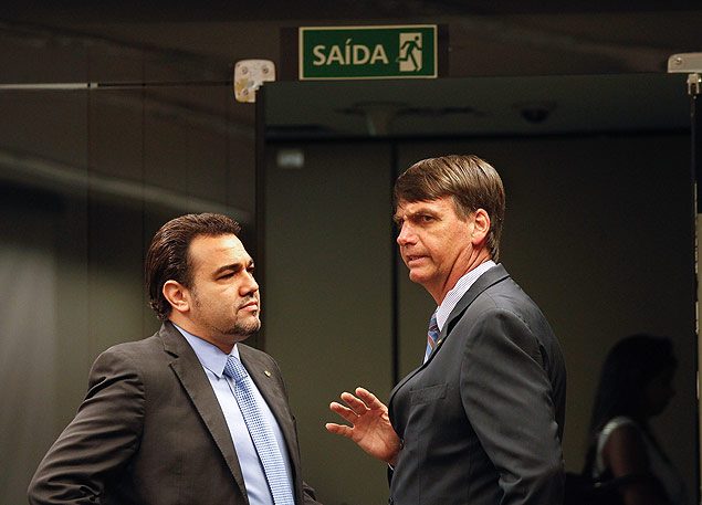 Deputado Jair Bolsonaro conversa com o ex-presidente da comisso Marco Feliciano 