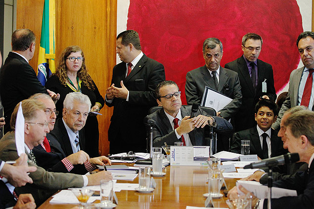 Presidente da Cmara dos Deputados, Henrique Eduardo Alves, em reunio com lderes da Casa