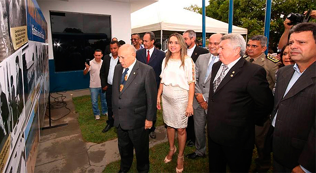 Governador Siqueira Campos (PSDB),  frente, em evento na cidade de Miracema (TO)
