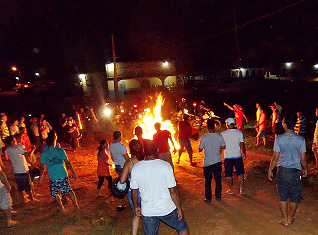 Moradores ateiam fogo em sede da Funai e entram em conflito com polícia no Amazonas