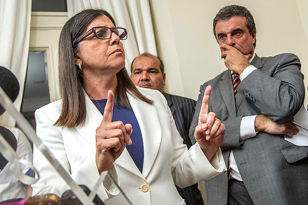 A deputada federal e ex-governadora do Maranho, Roseana Sarney, com o ministro da Justia Eduardo Cardozo
