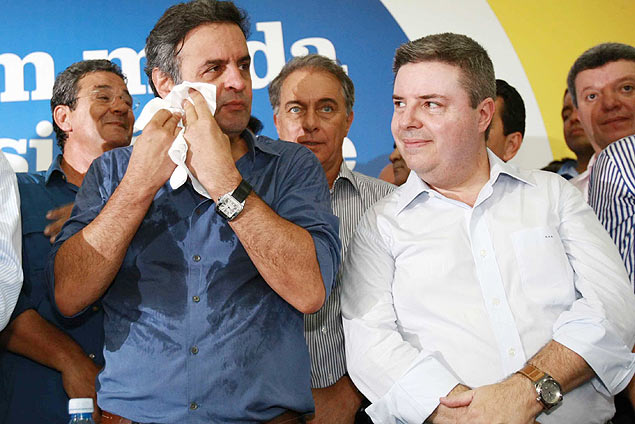O senador Aecio Neves ao lado do senador eleito ex-governador de MG, Antonio Anastasia