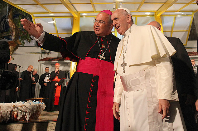 Dom Orani acompanha o papa na visita a um hospital que atende viciados em crack, no Rio