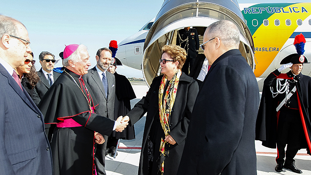 Dilma chega a Roma para participar de consistrio e encontro com o papa Francisco