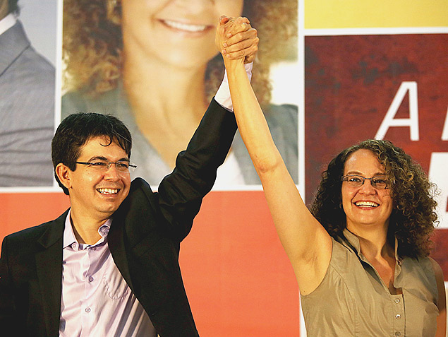 Randolfe Rodrigues ao lado da candidata a vice-presidente de sua chapa, Luciana Genro