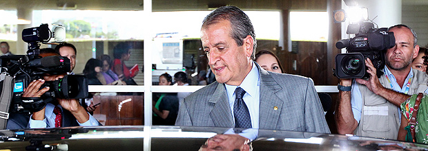 O deputado federal Valdemar Costa Neto (PR-SP), condenado no processo do mensalo, deixa a cmara dos deputados, em Braslia