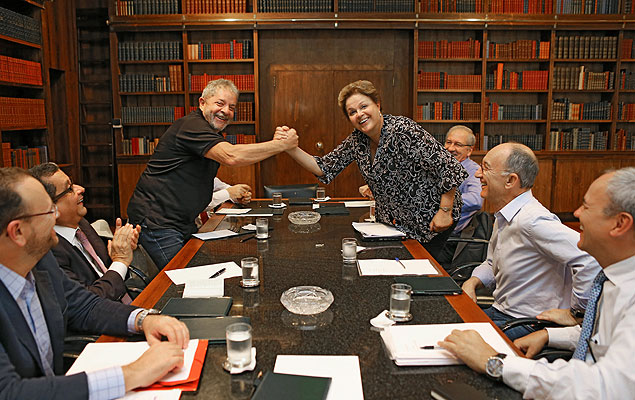 Lula e Dilma em reunio com alguns dos principais nomes que iro trabalhar na campanha pela reeleio