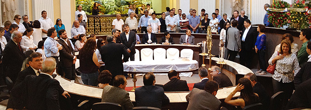 Corpo do ex-presidente do PSDB Srgio Guerra  velado na Assembleia Legislativa de Pernambuco