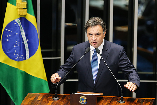 O senador Aécio Neves (PSDB-MG) discursa na tribuna durante sessão solene no em homenagem aos 20 anos do Plano Real