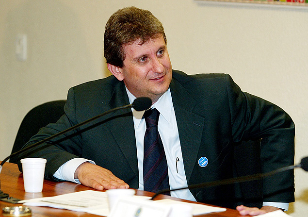O doleiro Alberto Youssef durante um depoimento prestado à CPI dos Correios, em 2005